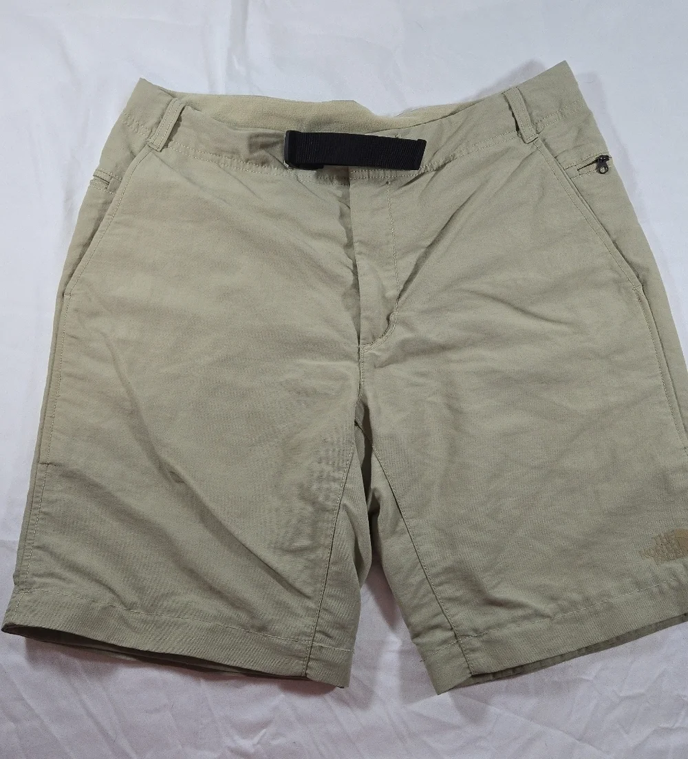 North Face Men's Beige Flat Front Shorts Golf Hiking Outdoors Camping nylon belt